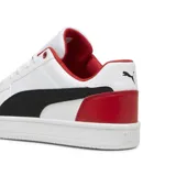 Championes Puma Ferrari Caven 2.0, color blanco con detalles en negro y rojo, y logo de Ferrari.