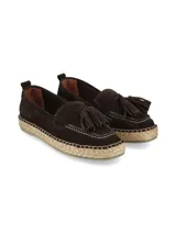 Slip on Giada chocolate de gamuza con detalle de flecos y suela de yute trenzado.