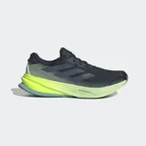 Championes de running Adidas Supernova Rise 2, color negro con detalles en gris oscuro y entresuela de espuma Dreamstrike+ en color amarillo neón y suela exterior azul claro.