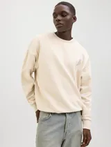 Buzo color crema de algodón con cuello redondo, manga larga y puños acanalados. Estampa en la espalda con la palabra "POISONOUS" y un diseño floral.