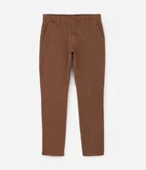 Pantalón de sarga color marrón para hombre, de corte recto con cintura fija, trabillas para cinturón y bolsillos funcionales.