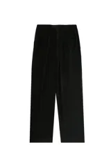Pantalón negro de tiro medio, confeccionado en tejido fluido, de pernera recta con pinzas delanteras y cierre frontal oculto.