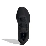 Championes de running Adidas modelo Galaxy 7, color negro. Presentan un diseño de malla transpirable con las icónicas tres tiras laterales en tono sobre tono y mediasuela con tecnología Cloudfoam para mayor amortiguación.