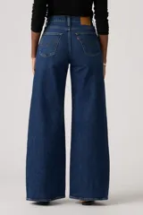 Jeans de mujer Levi's 728 Hi Rise Wide Leg, color azul oscuro, de tiro alto y pierna ancha.