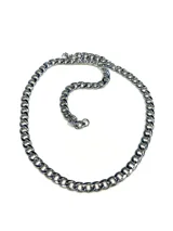 Cadena de eslabones tipo cubano, fabricada en acero quirúrgico inoxidable.