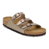 Sandalias Birkenstock modelo Florida con tres correas ajustables de color taupe metalizado, hebillas metálicas y plantilla anatómica de corcho con suela de goma.