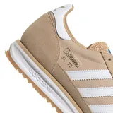 Championes Adidas modelo SL 72 RS, de diseño retro en tonos beige y tostado. Presentan las icónicas tres tiras laterales en color blanco, puntera reforzada y suela dentada de goma.