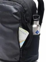 Mochila Columbia Landroamer Everyday de color negro, con diseño funcional, asas de mano superior y lateral, tirantes acolchados ajustables y el logotipo de la marca impreso en el frente.