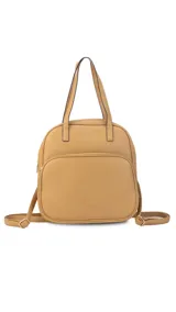 Mochila color bordó con doble asa superior, correas traseras regulables y bolsillo frontal con cierre. Se puede usar como mochila o como cartera.