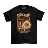 Remera negra de algodón con estampa frontal gráfica que presenta a un esqueleto con sombrero de copa girando una ruleta, con el logo de la banda The Black Keys y la inscripción Akron, Ohio - Since 2001.