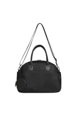 Bolso Trendy bordó de estilo casual, con doble asa de mano, correa ajustable para el hombro y un pequeño monedero redondo colgante. Cuenta con bolsillos frontales y laterales, cierre superior y aplique metálico con el logo de la marca.