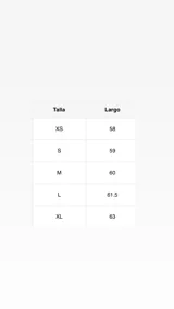 Top negro sin mangas con cuello halter y estampado de puntos dorados.