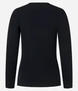 Blusa negra de punto acanalado, con mangas largas, cuello redondo con detalle metálico dorado y abertura asimétrica en el hombro.