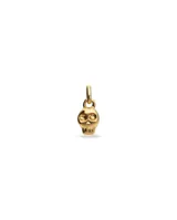 Dije de aleación de metales bañado en oro con forma de calavera.