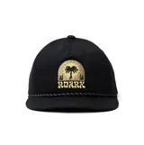 Gorra tipo snapback color negro con visera plana, cordón decorativo sobre la visera y parche bordado frontal con diseño de palmera y texto de la marca.