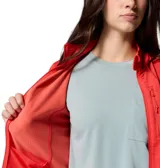 Campera polar Columbia Essential Hike Grid Omni-Wick color rojo, con cuello alto, cierre frontal completo, bolsillos laterales y un bolsillo con cierre en el pecho.