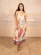 Vestido largo de tirantes finos con estampado de tigre, palmeras, limones y texto 'il dolce niente'.