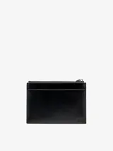 Monedero tipo pouch Diesel color dorado metalizado, con cierre de cremallera, correa de muñeca y logo ovalado metálico en el frente.