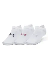 Medias deportivas Under Armour modelo Essential No Show, de color blanco con el logo de la marca en rojo en la parte superior del empeine.