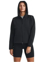 Campera deportiva Under Armour Unstoppable Fleece para mujer, color negro, con capucha, cierre frontal completo y detalles reflectantes.