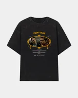 Remera oversize negra con efecto acid wash, mangas cortas y estampa frontal de la película Fight Club en tono amarillo y marco dorado.
