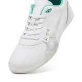 Championes Puma MAPF1 Neo Cat 20, color blanco con detalles en celeste y gris.
