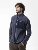 Campera polar Merrell de hombre, modelo Thermal Core Full Zipper, en color gris azulado con bolsillo en el pecho de tejido en contraste y cierre frontal completo.