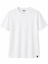 Remera básica de corte oversize, color blanco, de manga corta y cuello redondo con etiqueta de la marca en el interior.
