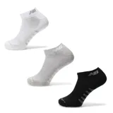 Pack de tres pares de medias deportivas tipo soquete New Balance, con diseño anatómico, tejido transpirable y logo de la marca en el tobillo.