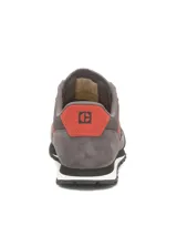 Championes de diseño casual Caterpillar, modelo Ventura, en color gris con detalles en rojo. Combinan capellada de gamuza con paneles de malla, cordones al tono, entresuela blanca y suela de goma.