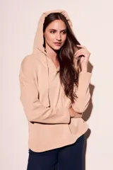 Hoodie color beige de algodón con cordones ajustables en el cuello.