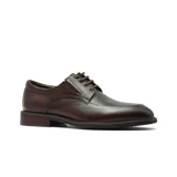 Zapato de vestir tipo derby para hombre, confeccionado en cuero vacuno color marrón con acabado brillante. Presenta costuras reforzadas, cordones al tono y suela de goma con taco bajo.