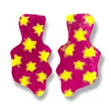 Par de aros colgantes con forma irregular y estampado de vaca en tonos rosa y fucsia.