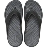 Ojotas Crocs InMotion Flip con diseño deportivo, tiras superiores de color azul marino con perforaciones, plantilla roja de espuma LiteRide y suela blanca con detalles en rojo.