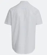 Camisa blanca de lino con cuello mao, manga corta y abotonadura parcial.