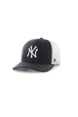 Gorra tipo trucker de los New York Yankees, con corona estructurada color negro y paneles traseros de malla blanca. Presenta el logo del equipo bordado en relieve en el frente y visera curva.