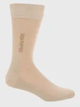 Calcetines de media caña Hush Puppies color beige, confeccionados en algodón peinado y nylon, con logo de la marca estampado en el lateral.