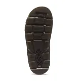 Muecas o zapatos destalonados Dr. Martens modelo Zebzag de cuero marrón, con tira ajustable con hebilla metálica y suela chunky acanalada con costura amarilla característica de la marca.