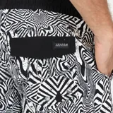 Short de baño Volcom modelo Ripple con estampado geométrico y abstracto en blanco y negro, cintura elástica con cordón ajustable negro.