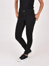 Jean negro de tiro alto, corte chupín, con cinco bolsillos y cierre de botón y cremallera.