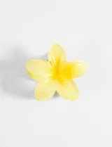 Broche para el pelo con diseño de flor de hibisco en color amarillo traslúcido, fabricado en acrílico.