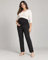 Pantalón de vestir negro de corte recto, con faja de algodón elastizado para maternidad y línea marcada al frente.