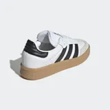 Championes Adidas Samba XLG blancos con detalles en negro y suela marrón.
