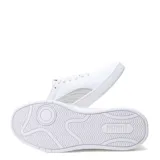 Championes urbanos Puma modelo Court Lally, color blanco con detalle de logo y franja lateral en plateado metalizado. Diseño de caña baja con suela de goma resistente.