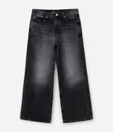 Pantalón de jean negro con efecto desgastado, de corte wide leg, con cintura con pasadores, cierre frontal con botón y cremallera, y bolsillos funcionales.