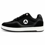 Championes Airwalk Faze Black, color negro con suela blanca y detalles en rojo.