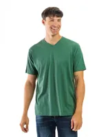 Remera de manga corta y cuello en V, color azul petróleo, confeccionada en algodón.