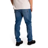 Pantalón de jean azul medio con corte slim, diseño clásico de cinco bolsillos, cierre de cremallera y botón metálico.