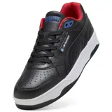 Championes Puma modelo RBD Drive en colaboración con BMW Motorsport. Diseño de perfil bajo en color negro con detalles en rojo y azul, suela blanca y textura tipo fibra de carbono en el talón.