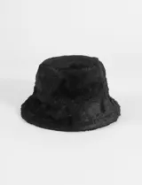 Sombrero tipo bucket de textura afelpada y suave, con diseño de abrigo en color negro.